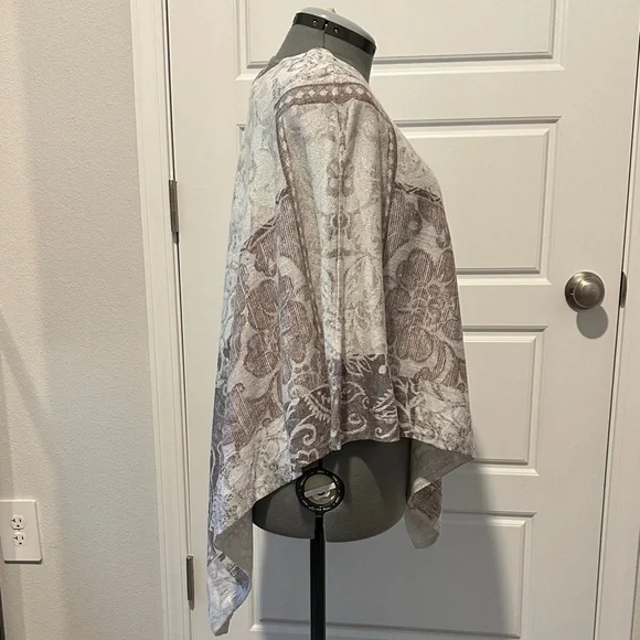 Chico’s Elegant Floral Pattern Poncho - Picture 3 of 4